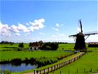 Windmühlen auf dem Bauernhof in Holland